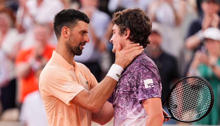 Batacazo histórico en París: João Fonseca eliminó a Djokovic de Roland Garros