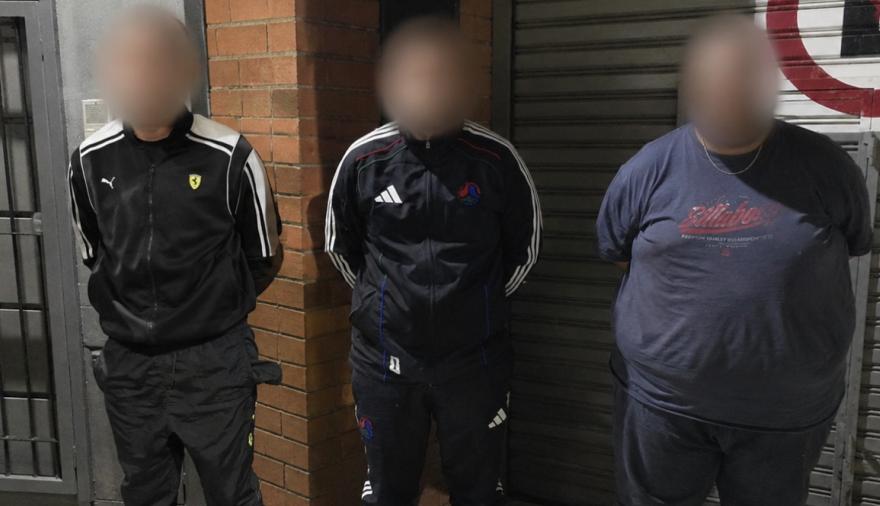 Un llamado al 911 destapó una banda que usaba taxis para cometer robos en Villa Devoto