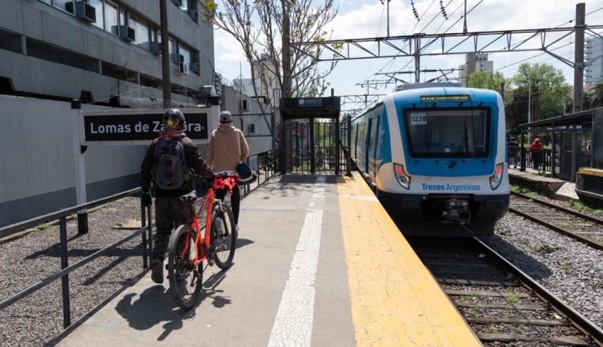 Tragedia en el tren Roca: una pareja murió arrollada en Lomas de Zamora