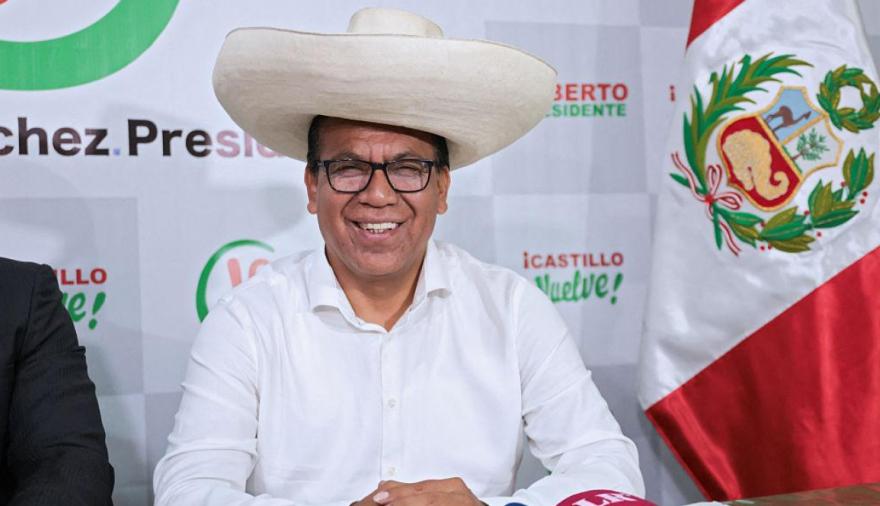 Perú 2026: Sánchez sacude la Constitución y Milei mira el cobre