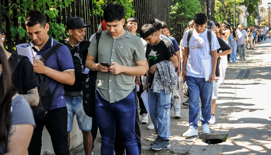 Jóvenes endeudados: casi el 40% ya tiene dificultades para pagar sus deudas