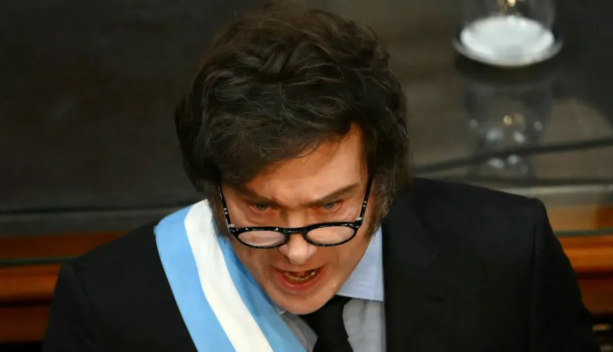 El detalle de la deuda que pone bajo la lupa el superávit financiero de Milei