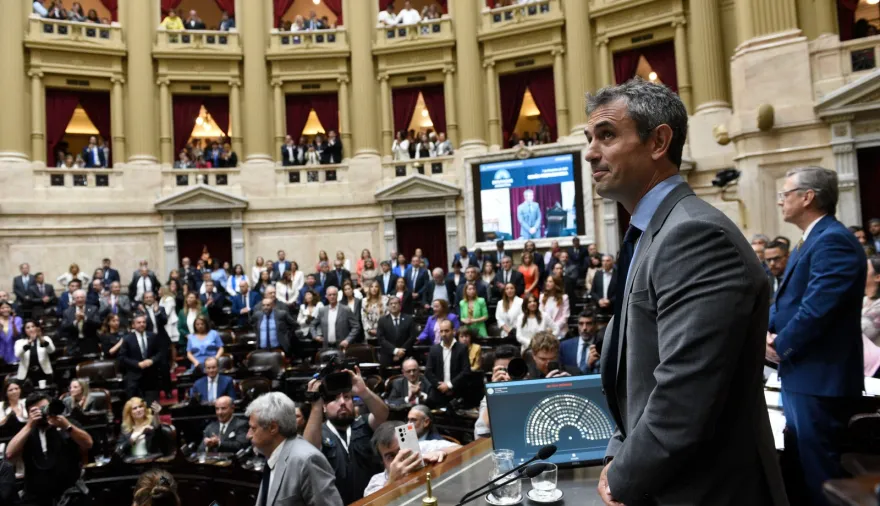 El oficialismo mueve fichas para blindar a Adorni y busca desactivar la ofensiva opositora
