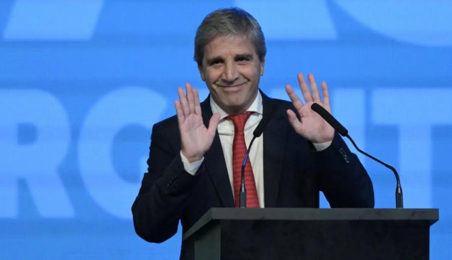 Caputo cruzó a Kicillof y aseguró que nunca será presidente de la Argentina