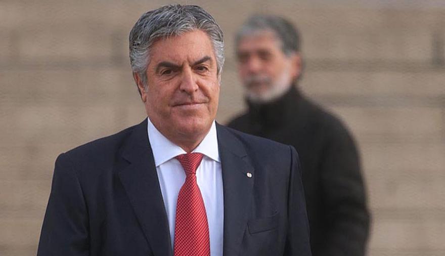 Nuevo golpe para Adorni: el pedido que podría trabar sus viajes mientras sigue la causa