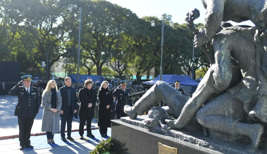 Javier Milei encabezó en Belgrano el homenaje a los caídos de la Policía Federal