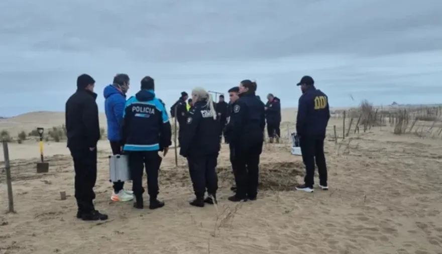 Un cadáver bajo la arena: el crimen que conmociona a Las Toninas