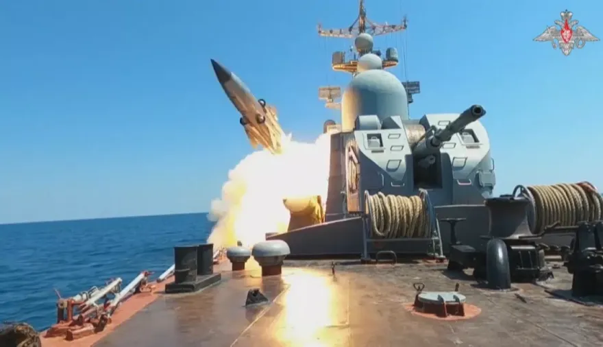 Rusia y Ucrania llevan la guerra al mar Negro: Europa refuerza a Kiev en París