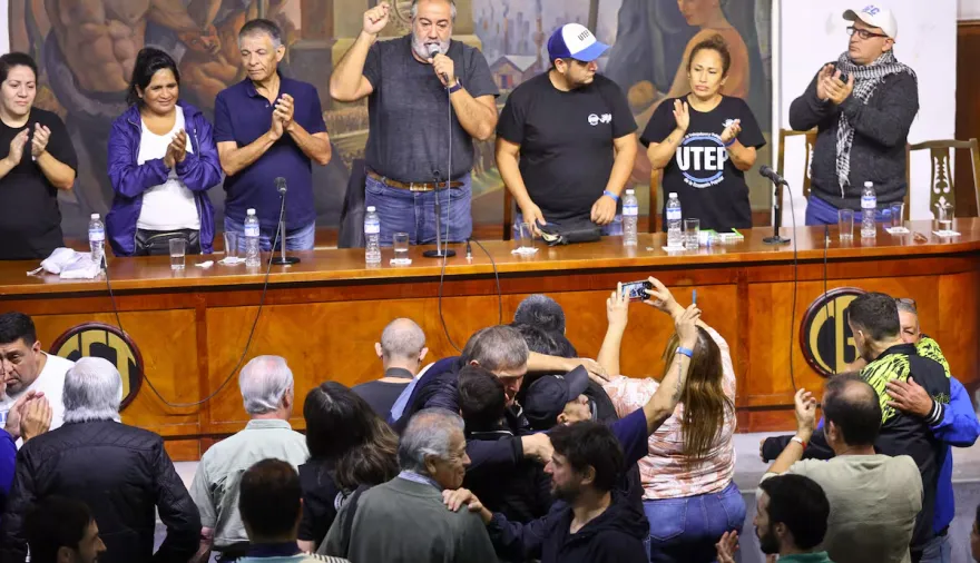 Aportes sindicales: el Gobierno excluyó horas extras, bonos y aguinaldo del cálculo