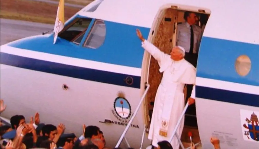 Juan Pablo II en Argentina: dos visitas marcadas por la guerra y la democracia
