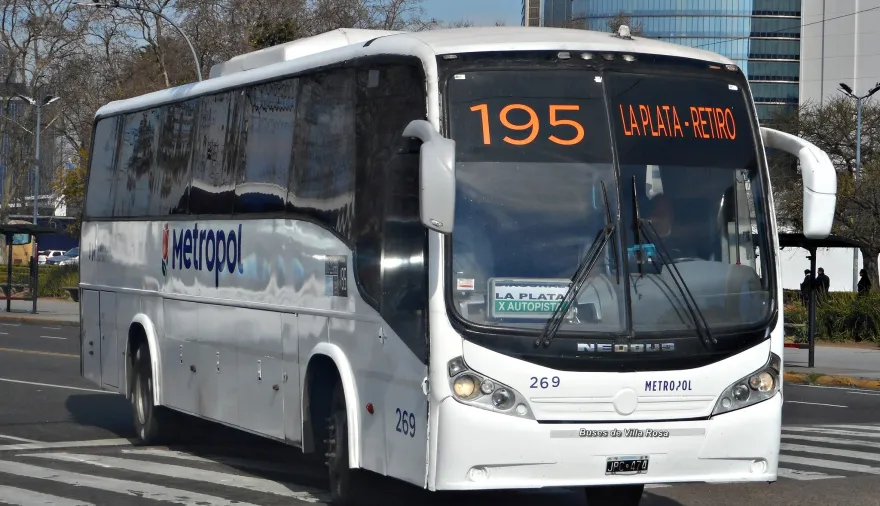 Colectivos del AMBA: el Gobierno mete mano en recorridos, frecuencias y expresos