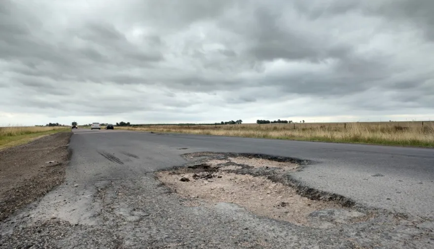 Grave denuncia contra el Gobierno por las rutas: apuntan a Caputo y Vialidad Nacional