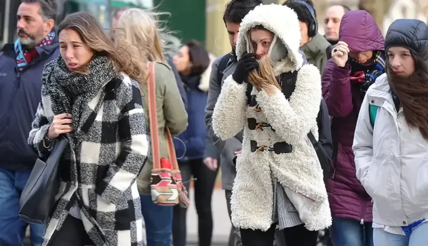 Vuelve el frío polar y las lluvias al AMBA: el pronóstico para esta semana
