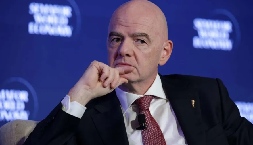 Verón se suma a Drogba, Lizarazu, Petit y Pires con un fuerte mensaje contra Infantino
