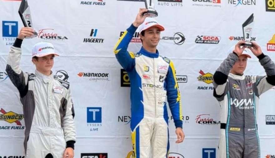 Lázaro Bainotti se consolida en la Fórmula 4 de Estados Unidos con una gran remontada