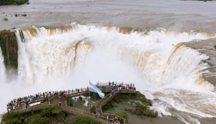 Cierran la Garganta del Diablo por 40 días: desmontan pasarelas por crecida