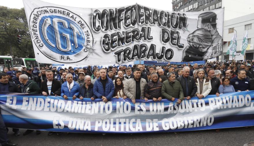 Qué exigió la CGT a Milei y Caputo en 3 puntos por las deudas de los argentinos