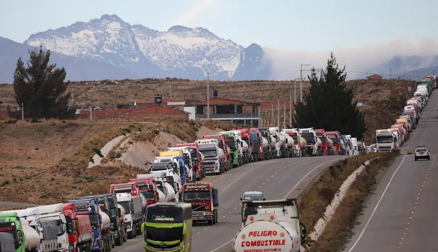 Bolivia baja el diésel a Bs 16,50 y Paz sostiene el recorte de subsidios