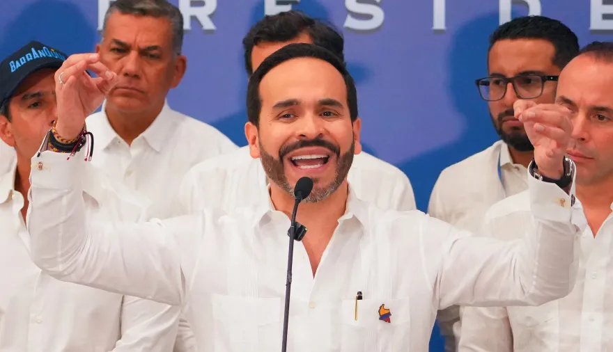 De la Espriella lleva la ofensiva militar al centro de la seguridad en Colombia