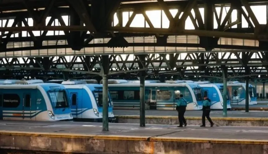 Demoras y cancelaciones en los trenes Roca y Sarmiento: qué ramales fallan