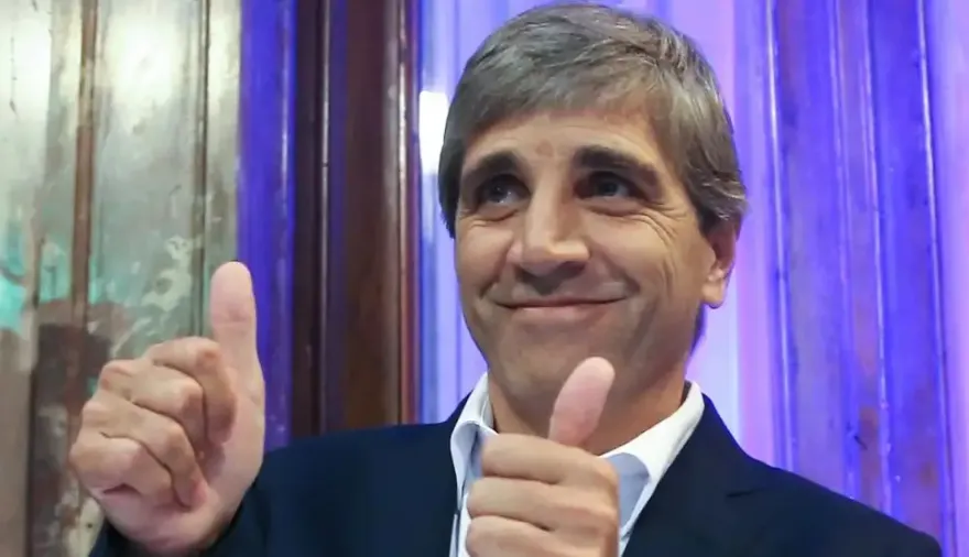 La nueva hoja de ruta de Caputo: más financiamiento en dólares para 2027