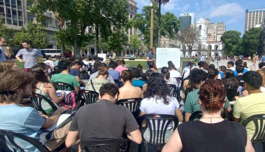 UBA en Plaza de Mayo: a qué hora empiezan las clases públicas y qué actividades habrá
