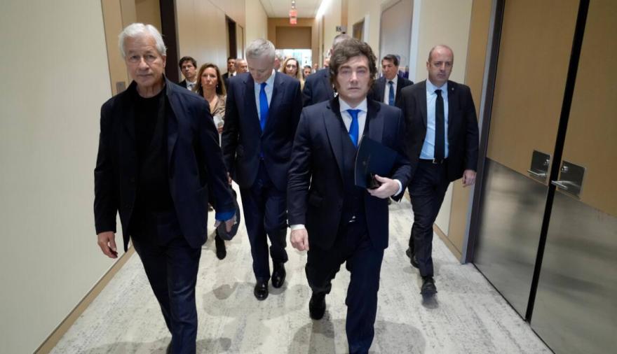 Milei viaja a París con once gobernadores: qué puede cambiar para las provincias