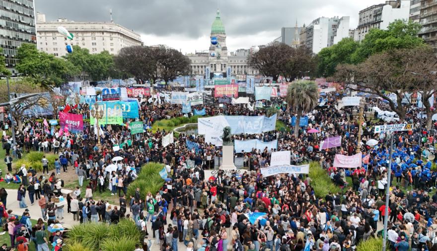Marcha Federal Universitaria: la advertencia a Milei sobre 2027 en medio de la represión