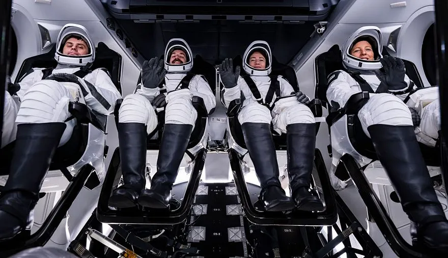 Crew-12 dejó la Estación Espacial Internacional y ya viaja de regreso a la Tierra