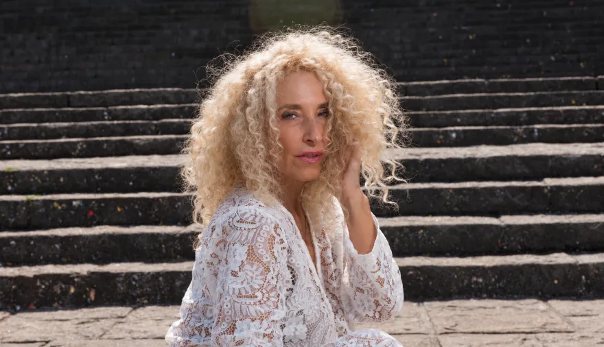 Fabiana Medrano estrenó su nuevo videoclip junto a Hernán Drago: una historia de amor