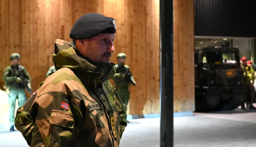 El rey Haakon VIII eligió la frontera con Rusia para su primer viaje oficial