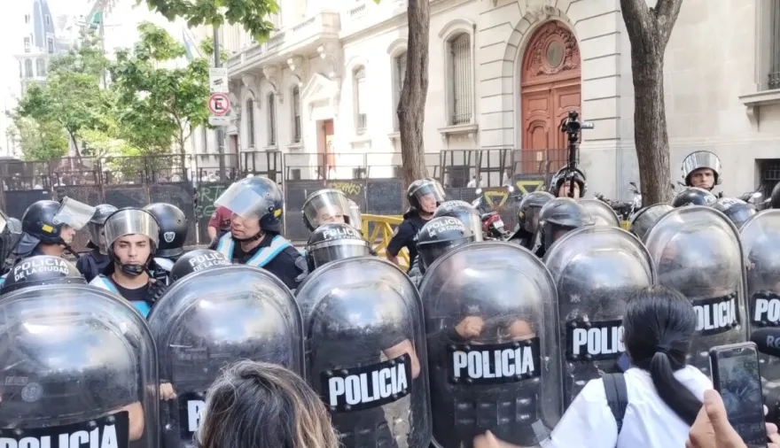 Violencia policial: la discusión regional que llega al centro político de la Ciudad