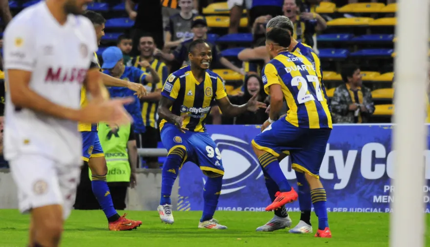 Un jugador de Rosario Central saldría con la mamá de un ex participante de Gran Hermano