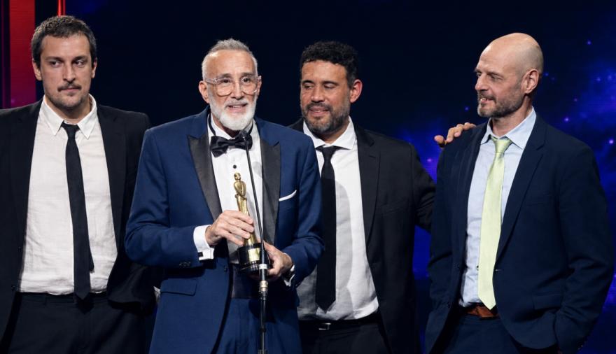 Gabriel Anello sumó su segundo Martín Fierro de la noche con Súper Mitre Deportivo