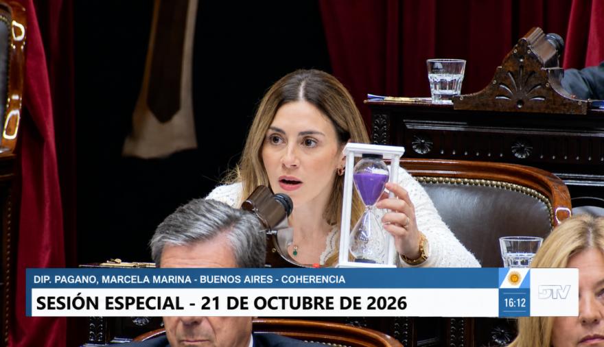 Marcela Pagano sacó un reloj de arena para Milei en Diputados: su dura advertencia