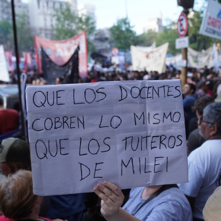 Profesores y no docentes arrancaron otro paro universitario en todo el país