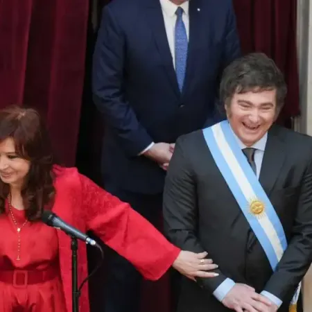 Según una encuesta, la percepción de honestidad de Milei está muy cerca de la de Cristina