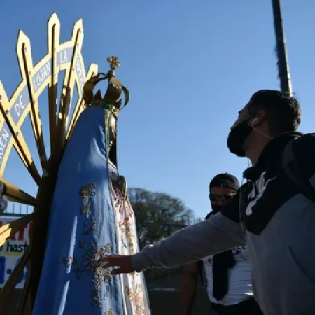 Cincuenta años de fe: fieles peregrinan a Luján para pedirle y agradecerle a la Virgen