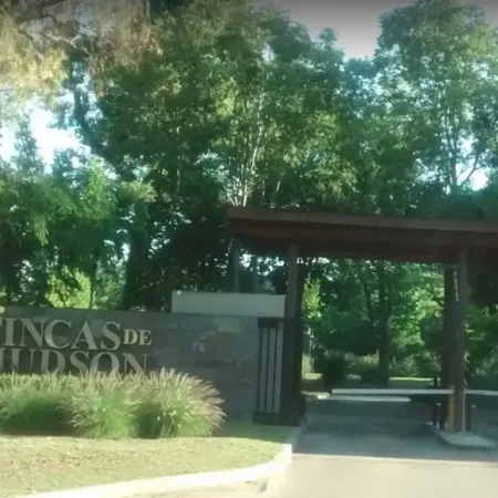 Berazategui: un adolescente de 14 años asesinó a su padre, hirió a su madre y hermana e intentó suicidarse en un country
