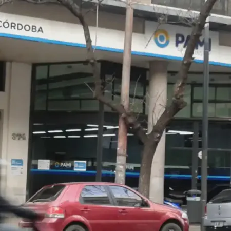 Un jubilado se roció con nafta y quiso prenderse fuego en la sede del Pami Córdoba