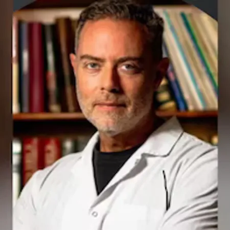 Allanaron el departamento del cirujano plástico acusado de prostituir a su novia en Palermo