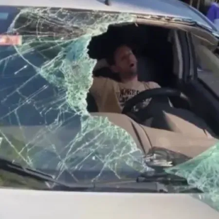 Se negó a declarar el joven que chocó y se quedó dormido en Mar del Plata: seguirá detenido