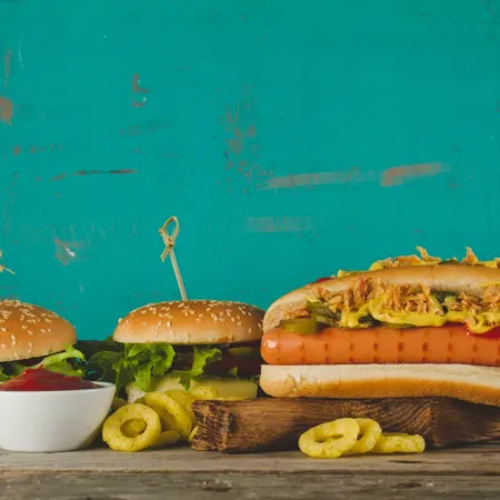 Comer en la playa en Mar del Plata: cuánto cuesta un pancho y una gaseosa en el verano 2025