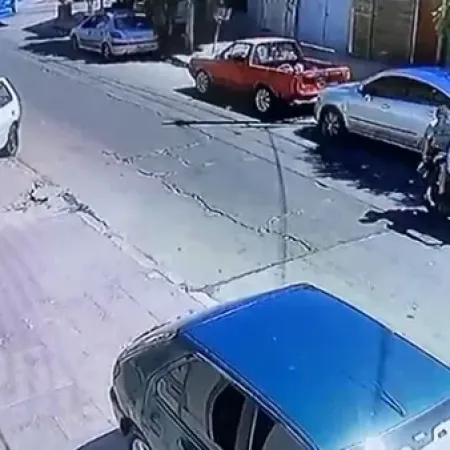 Video impactante: así fue el robo de motochorros que terminaron matando a una mujer que iba en colectivo