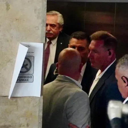 Alberto Fernández entregó un escrito y se negó a contestar preguntas en la causa de violencia de género contra Fabiola Yañez