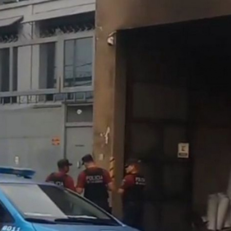 Incendio y misterio en Boedo: hallaron a un hombre calcinado con un disparo en la cabeza