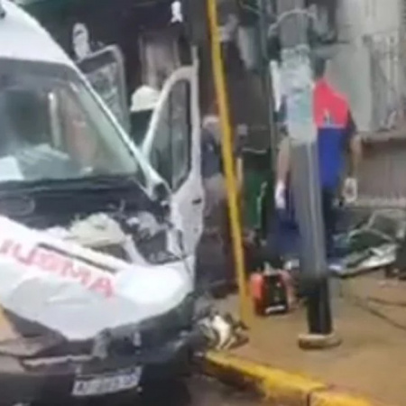 San Martín: Chocaron una ambulancia y un colectivo dejando como saldo ocho heridos