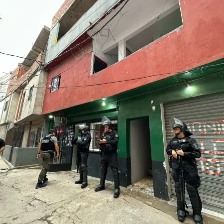 Realizan allanamientos en la Villa 21-24: dos dealers detenidos e incautan drogas