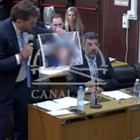 Juicio por la muerte de Diego Maradona: el fiscal mostró la foto del momento después de la muerte