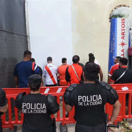 River Plate: unos 80 trapitos fueron demorados antes del partido frente a Atlético Tucumán